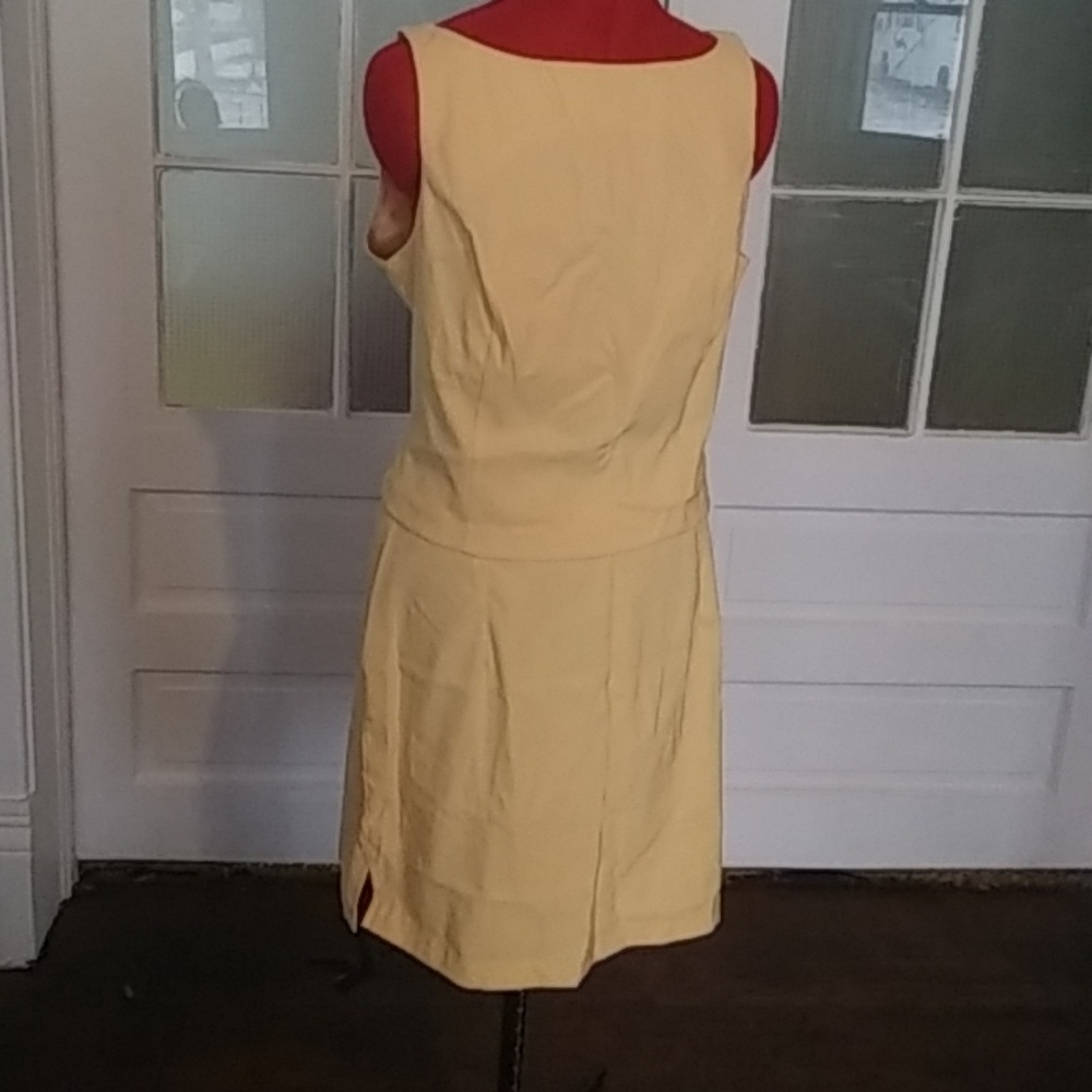 2 piece business set. Pale yellow. Top side zip. B